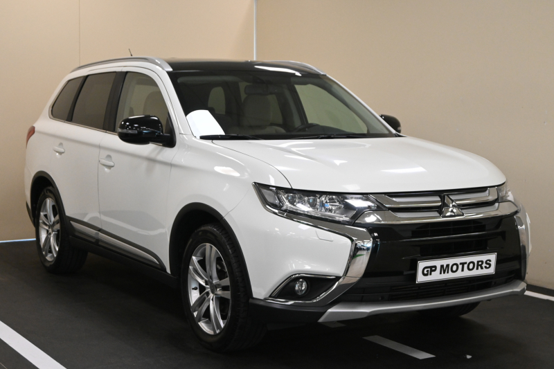 MITSUBISHI Outlander 3ª serie Outlander 2.2 DI-D 4WD Instyle 7p. - Concessionario auto nuove usate autonoleggio Arezzo