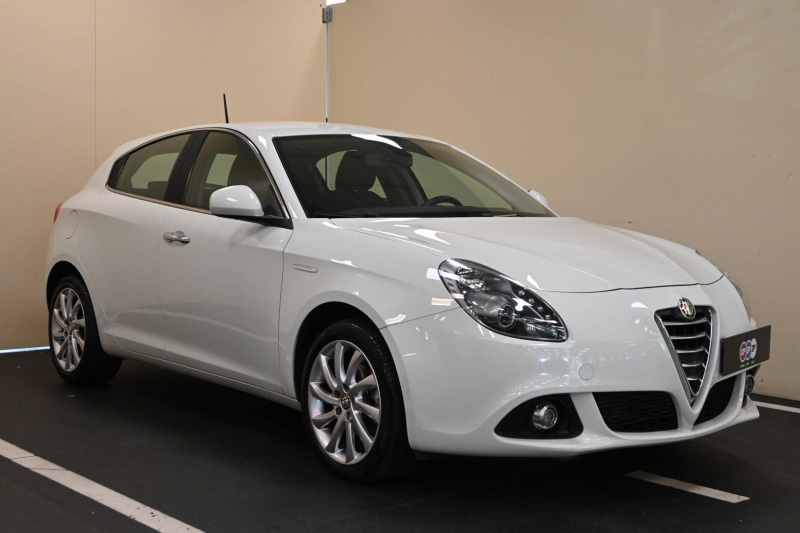 Alfa Romeo Giulietta 1.6 JTDm-2 105 CV Distinctive - Concessionario auto nuove usate autonoleggio Arezzo
